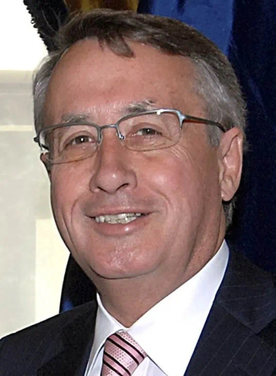 2007-2013年联邦政府财长韦恩·斯旺