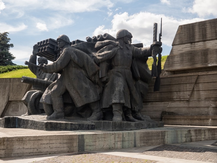 乌克兰首都基辅，前苏联时代设立的二战纪念雕像