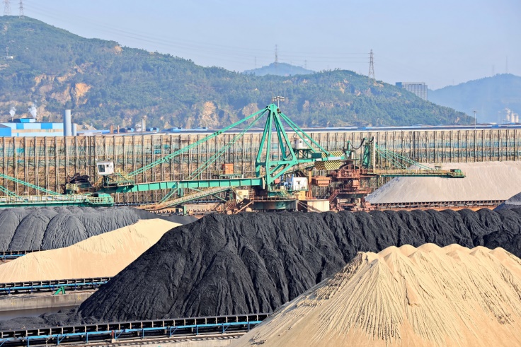 中国珠海港用于转运的铁矿石和煤炭泊位