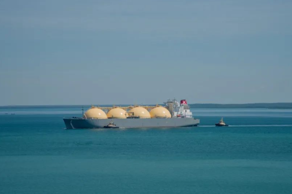 达尔文港海域的液化天然气运输船