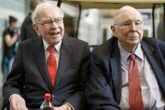 两位传奇投资人巴菲特（Warren Buffett） 和芒格（Charlie Munger）
