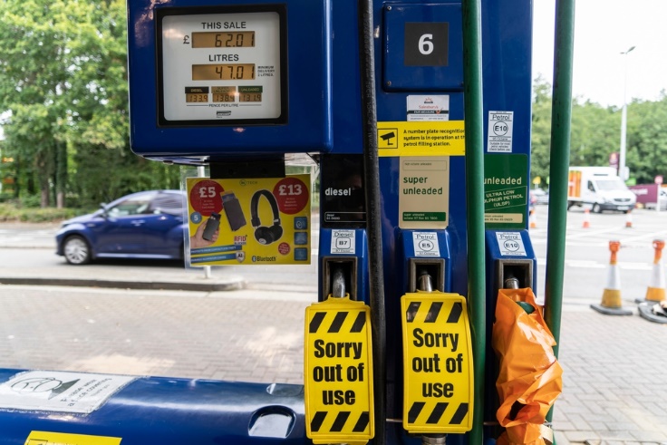 2021年9月底，英国萨福克郡的加油站无油可加