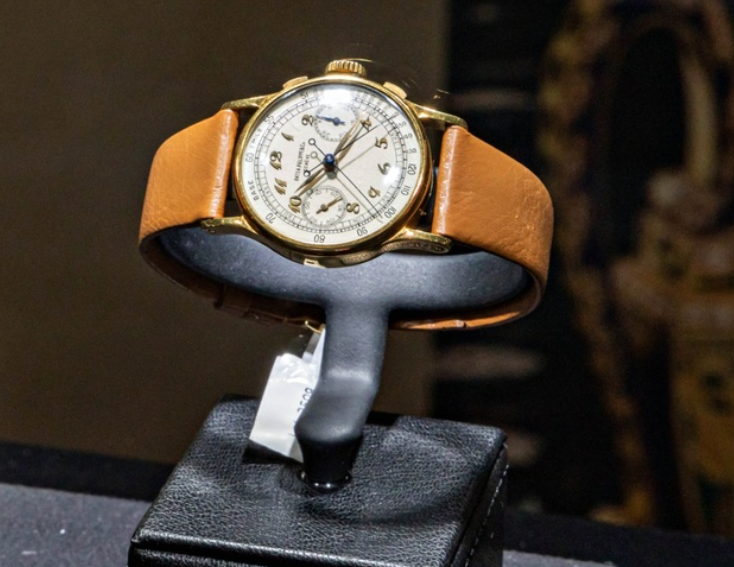 2021年秋季佳士得香港名表拍卖中，百达翡丽Ref.1436 18K黄金追针计时腕表拍出了1345万港币的价格