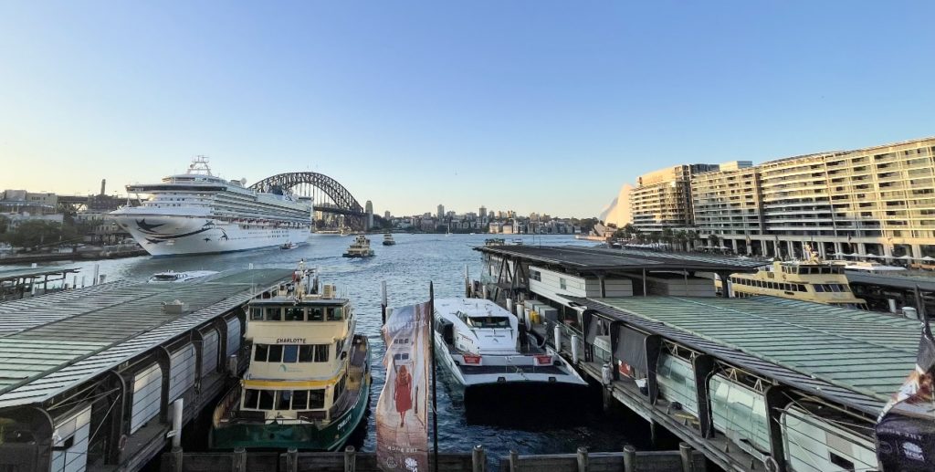 8月3日，悉尼，从环形码头眺望海港大桥